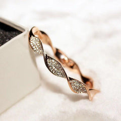 Glimmer Twist Rhinestone Spiral Zircon Bracelet